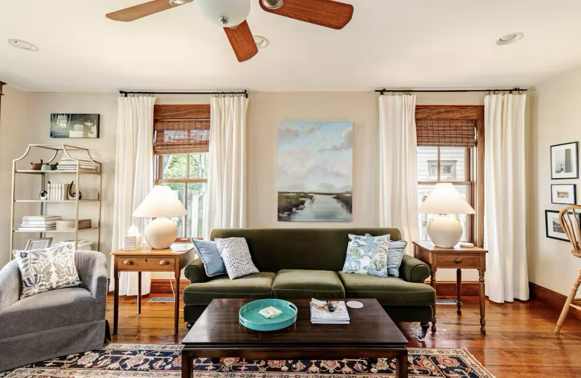 Great room — reading nook (view 2)